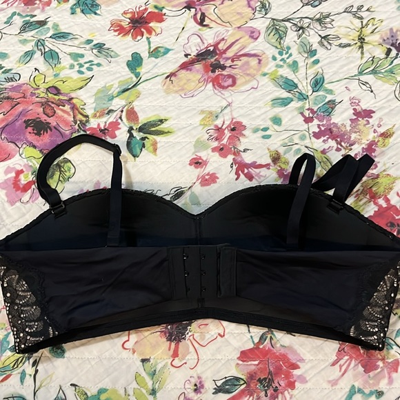 Lacy black strapless bra - Picture 2 of 2